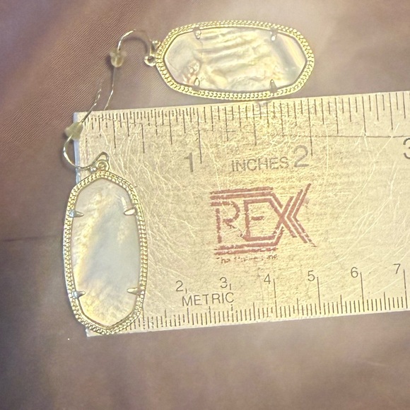 Kendra Scott Dani Gold Drop Earrings Ivory Mother of Pearl - Picture 3 of 8